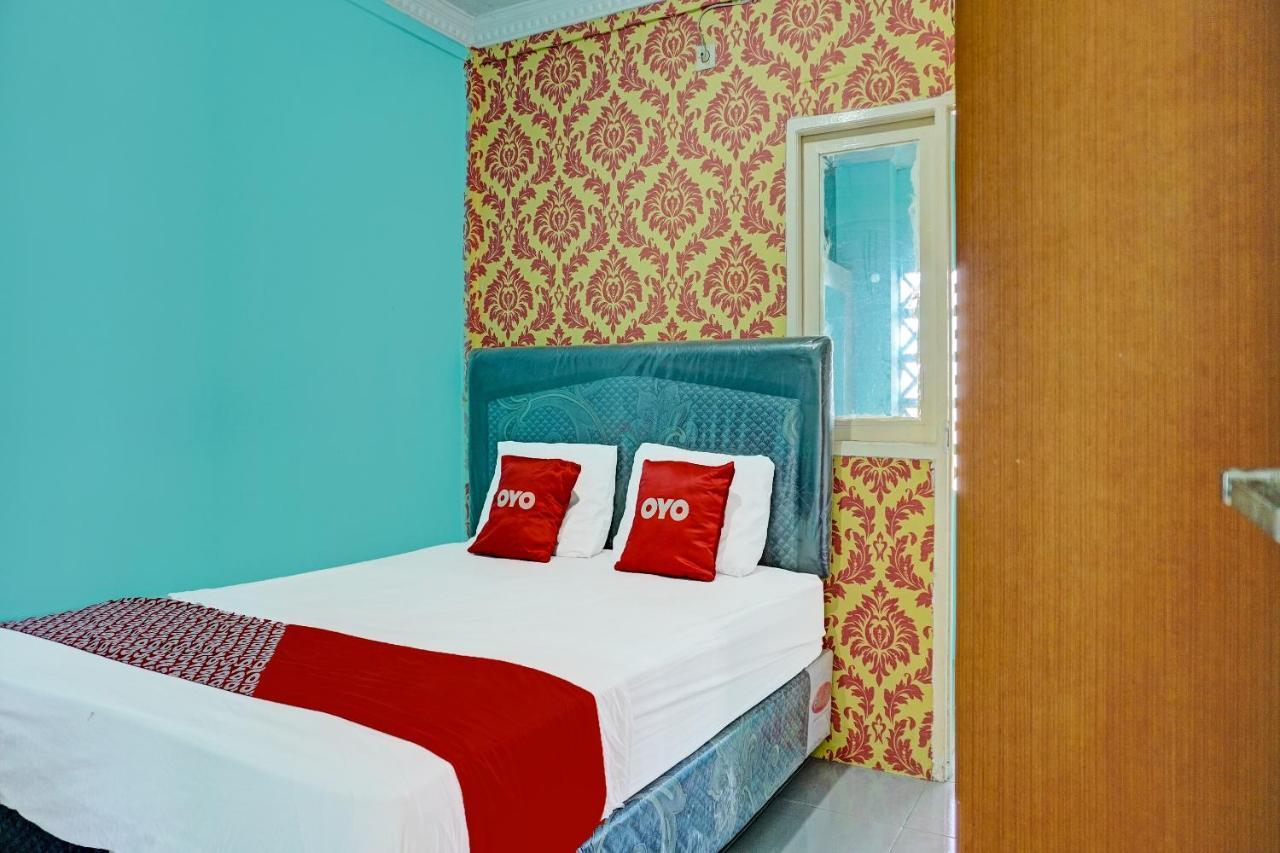 Oyo 91731 Home Stay Elis Cateliya Syariah Karawang Buitenkant foto
