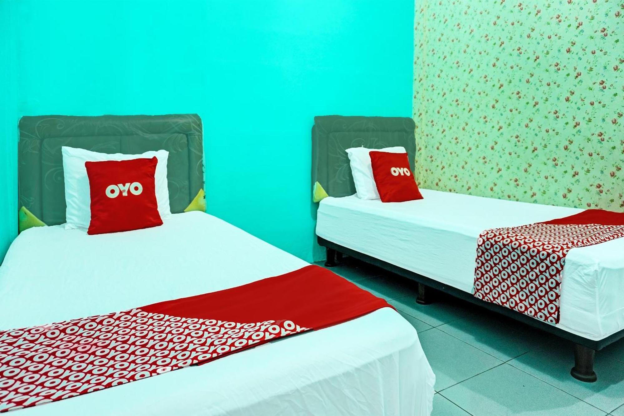 Oyo 91731 Home Stay Elis Cateliya Syariah Karawang Buitenkant foto