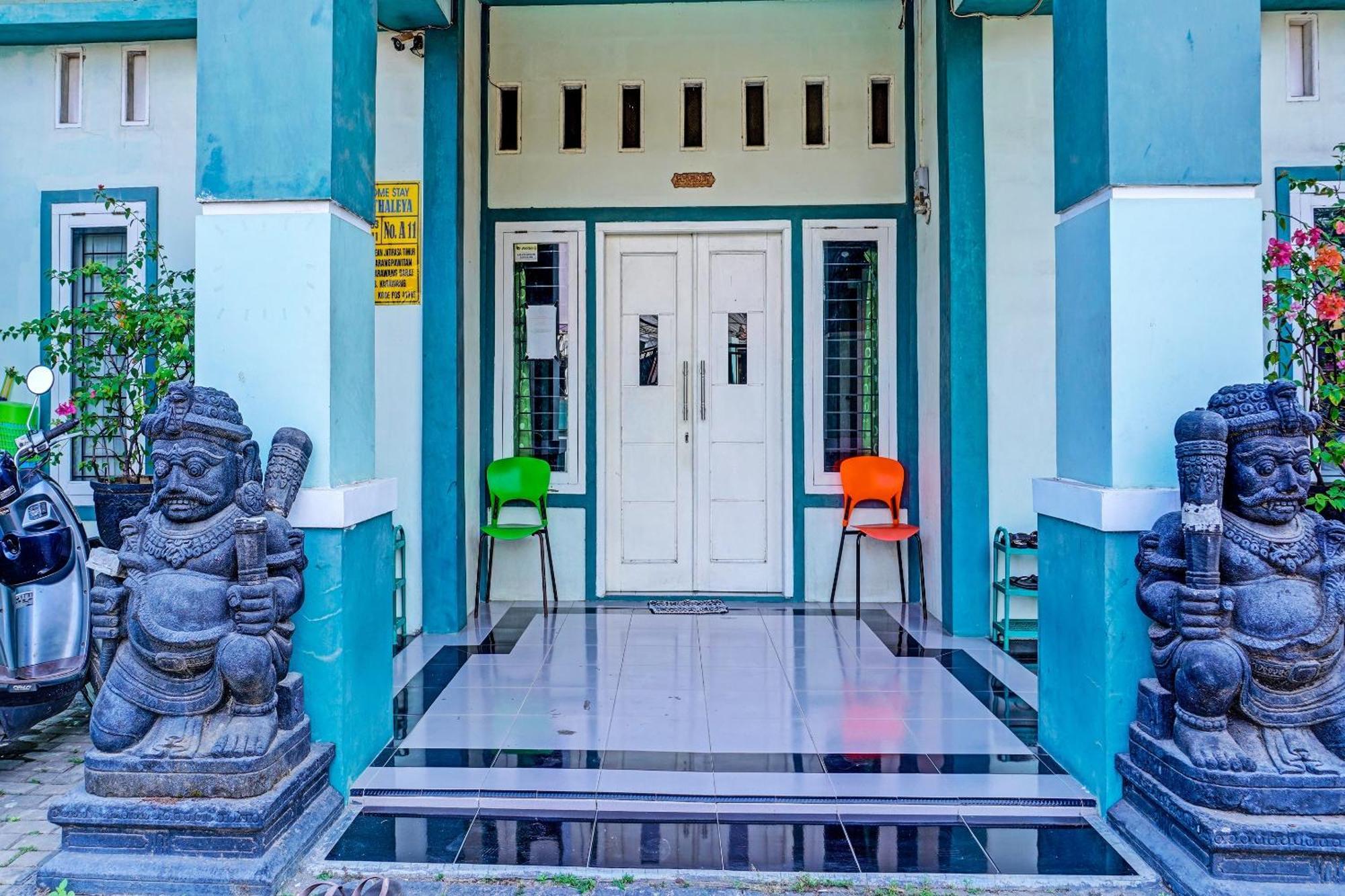 Oyo 91731 Home Stay Elis Cateliya Syariah Karawang Buitenkant foto