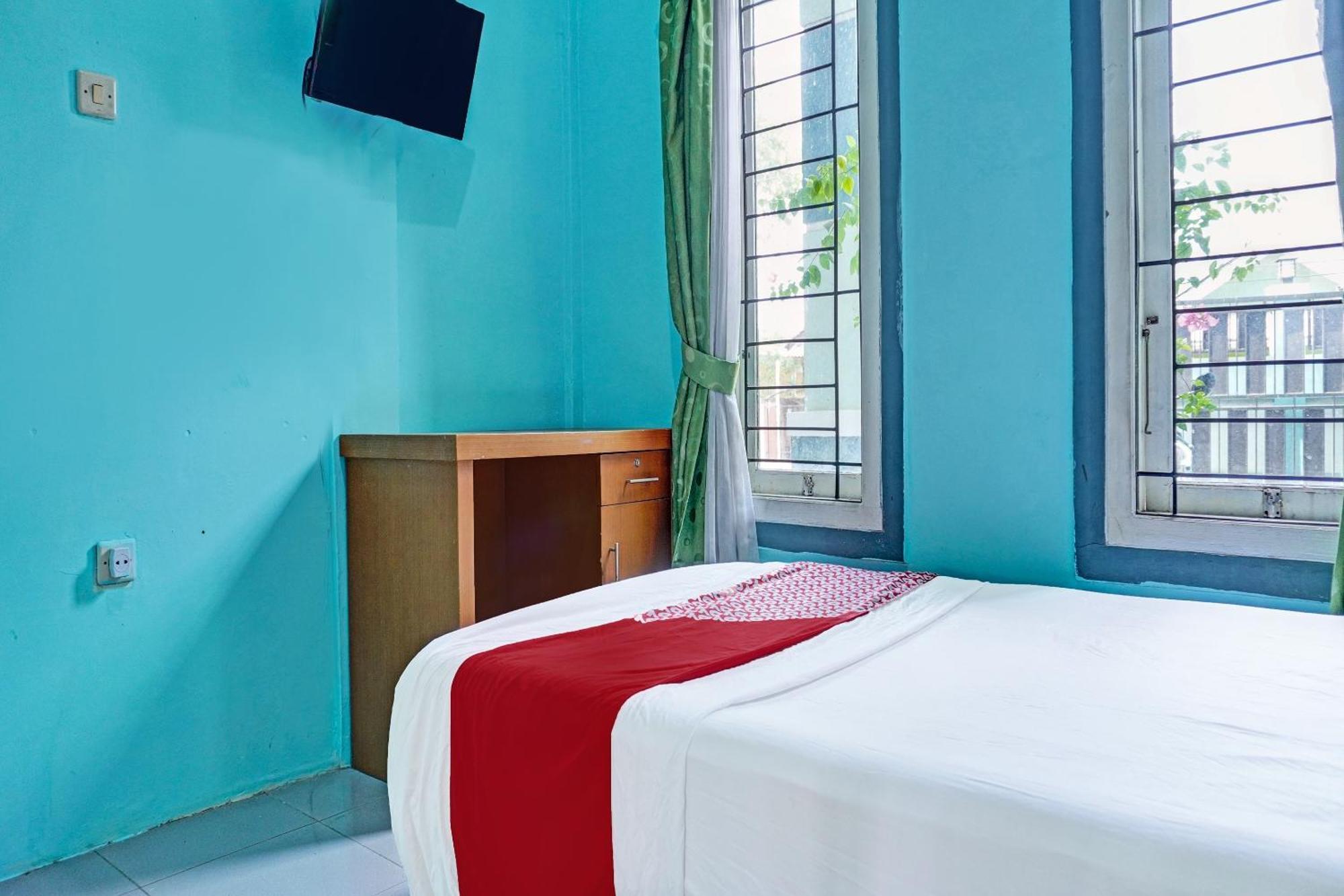 Oyo 91731 Home Stay Elis Cateliya Syariah Karawang Buitenkant foto