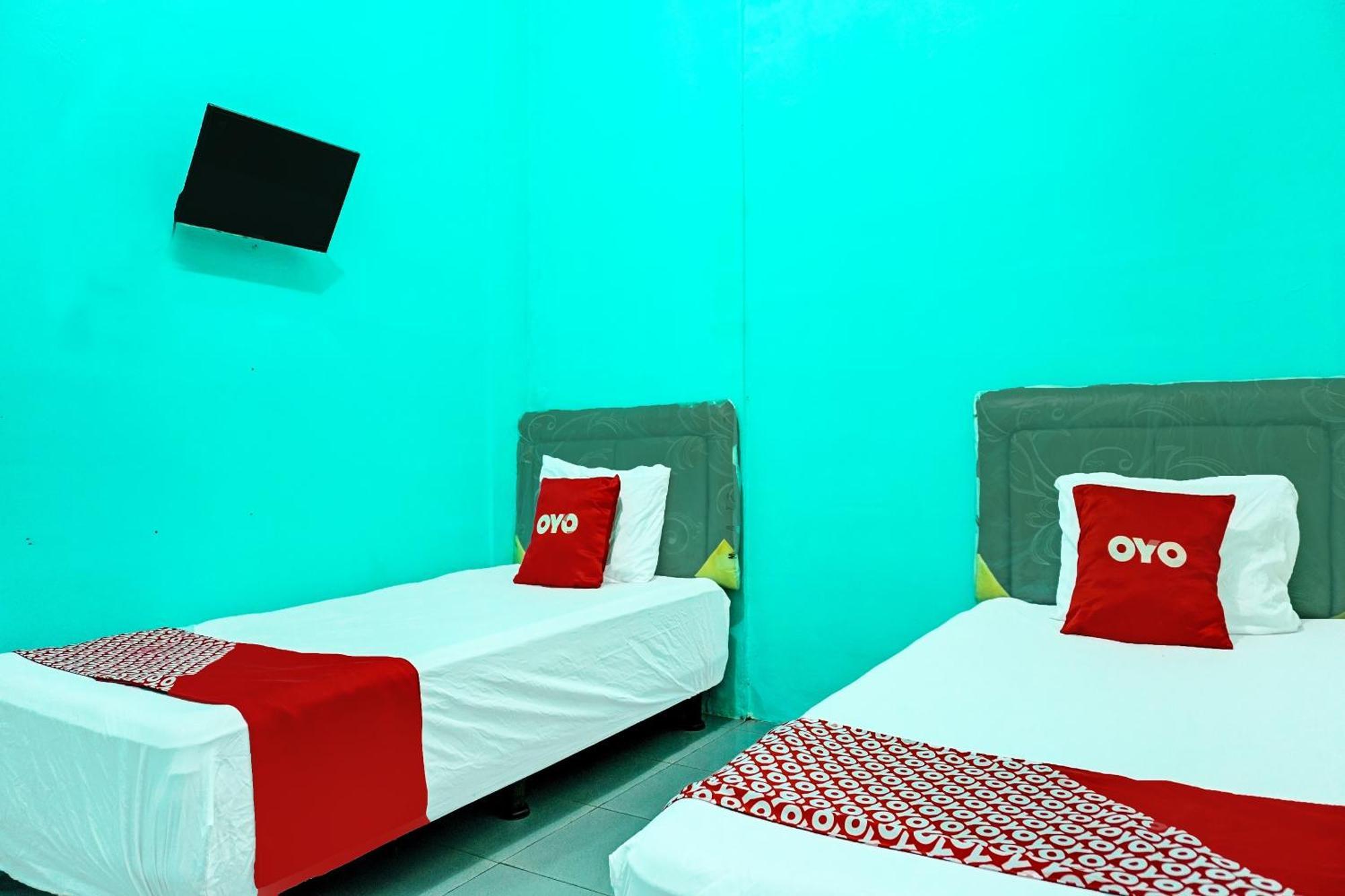 Oyo 91731 Home Stay Elis Cateliya Syariah Karawang Buitenkant foto