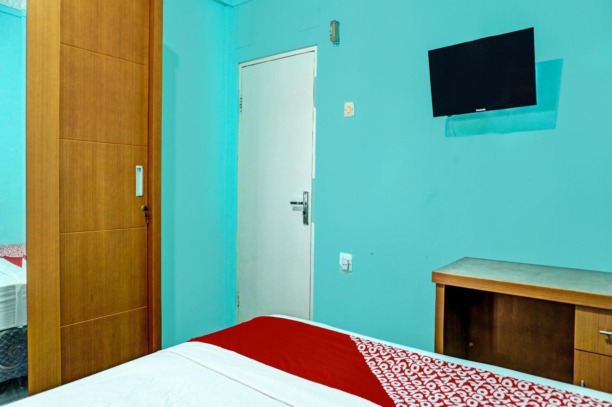 Oyo 91731 Home Stay Elis Cateliya Syariah Karawang Buitenkant foto