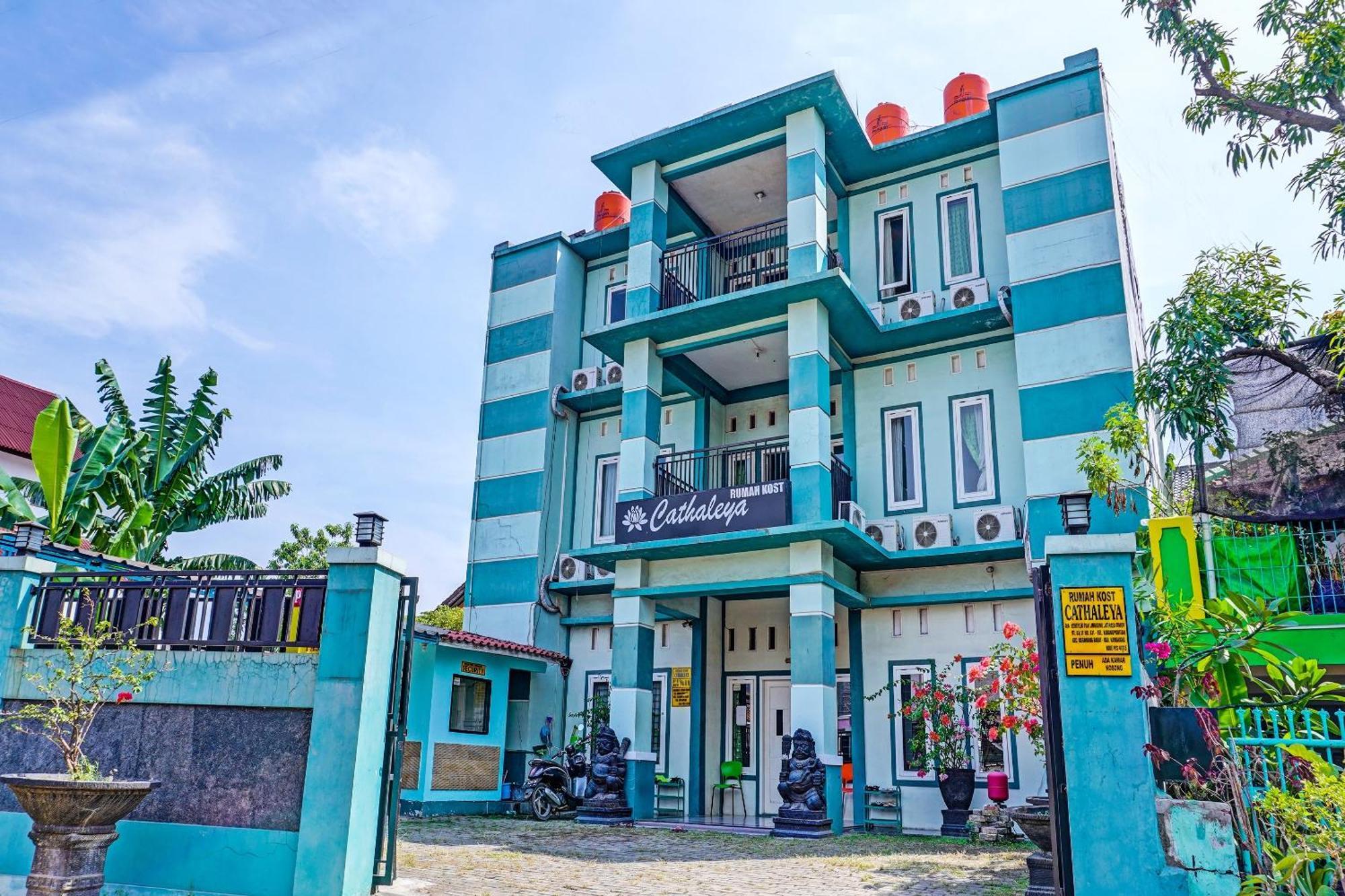 Oyo 91731 Home Stay Elis Cateliya Syariah Karawang Buitenkant foto