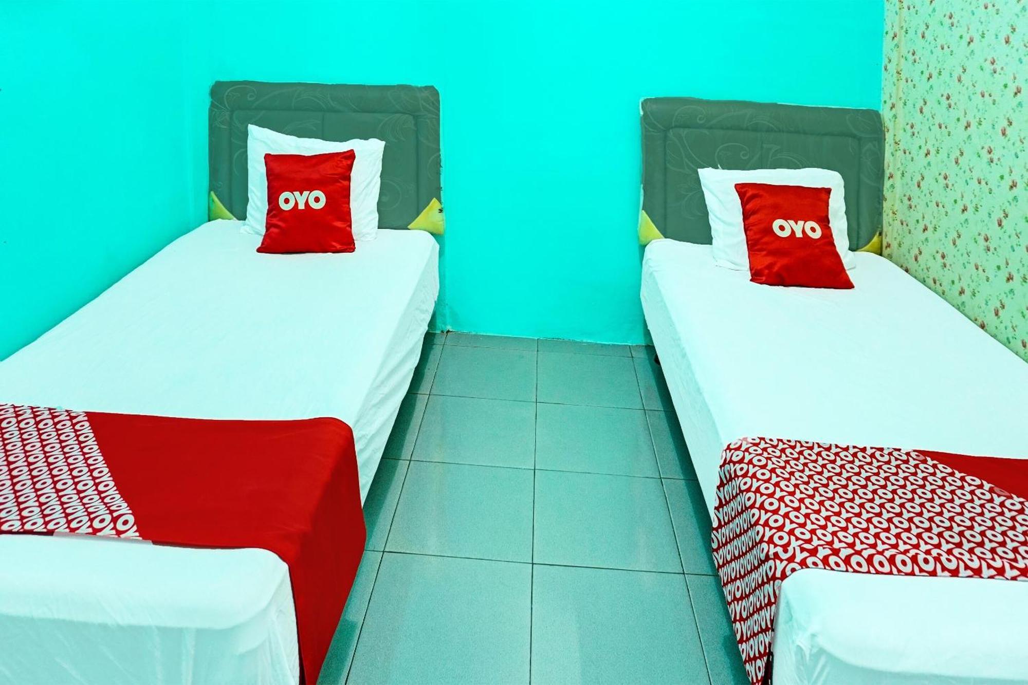 Oyo 91731 Home Stay Elis Cateliya Syariah Karawang Buitenkant foto