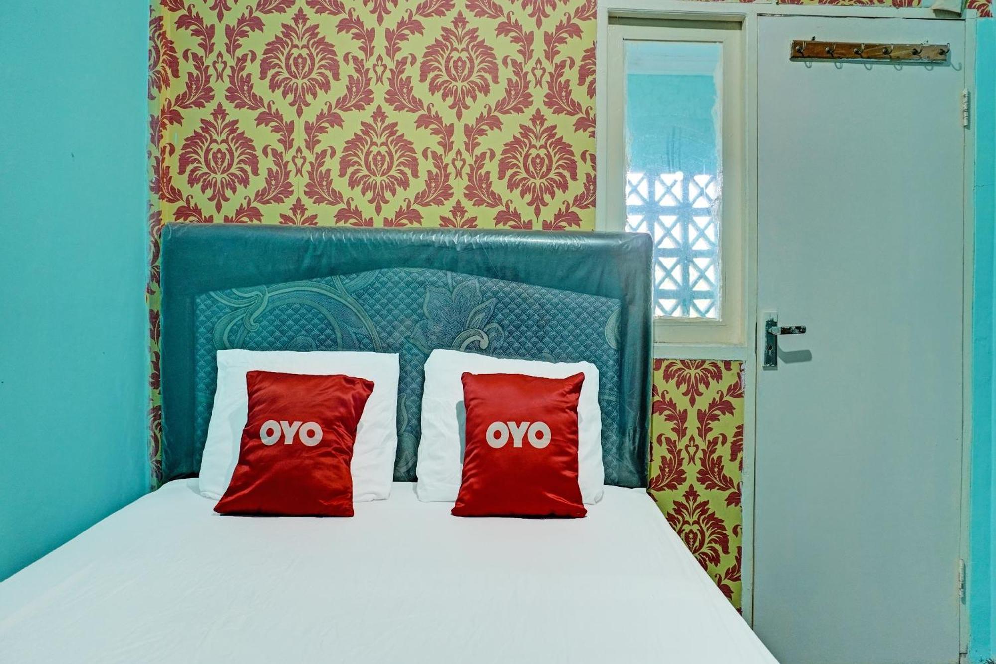 Oyo 91731 Home Stay Elis Cateliya Syariah Karawang Buitenkant foto
